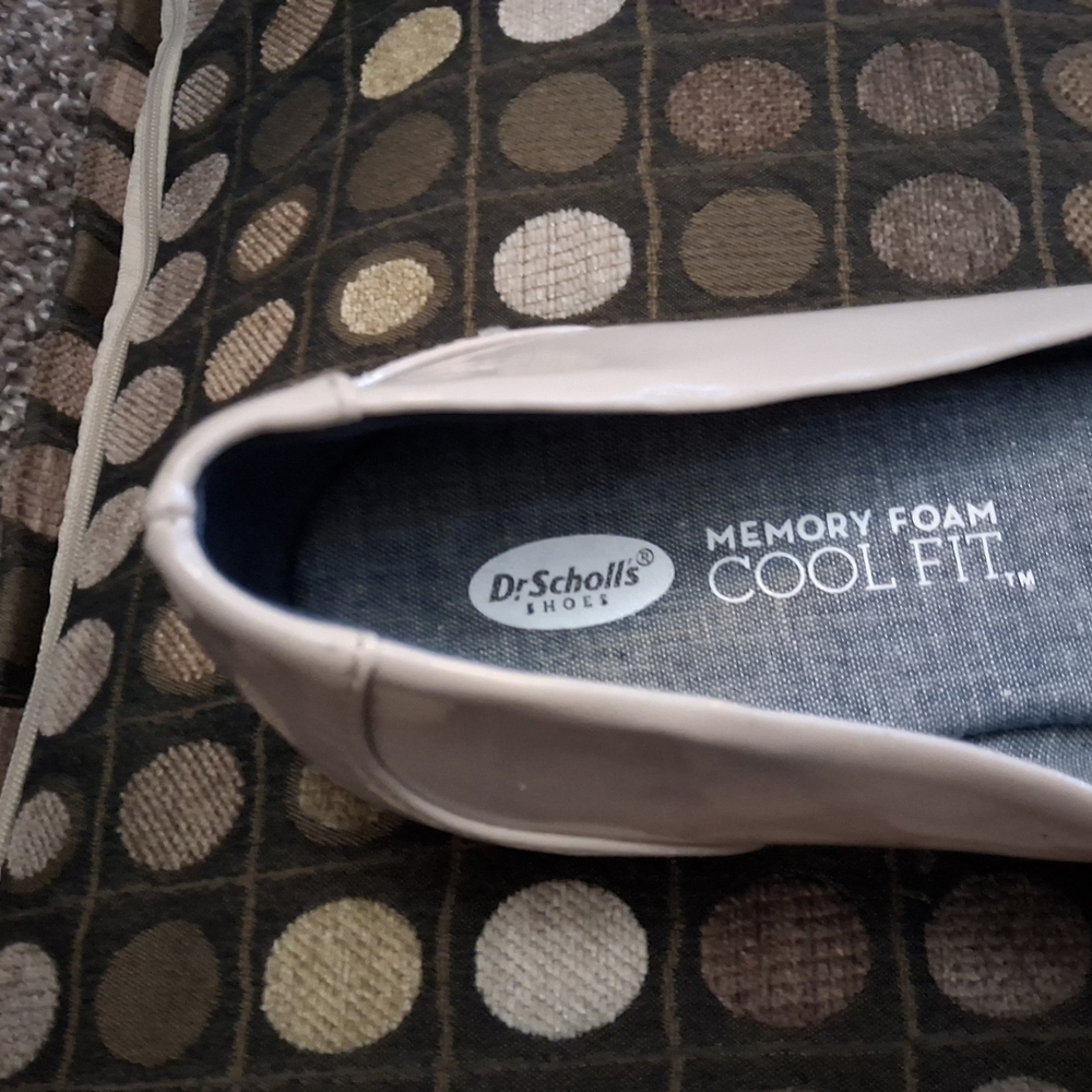 Dr. Scholl's Beige patent Flats with Gold Buckle - Picture 6 of 13